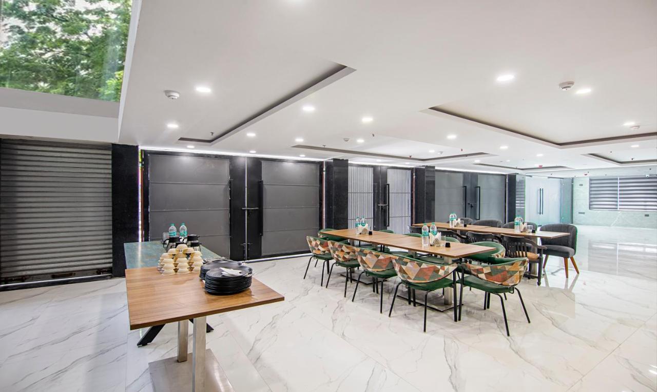 Treebo Royal Comfort New Delhi Exteriör bild