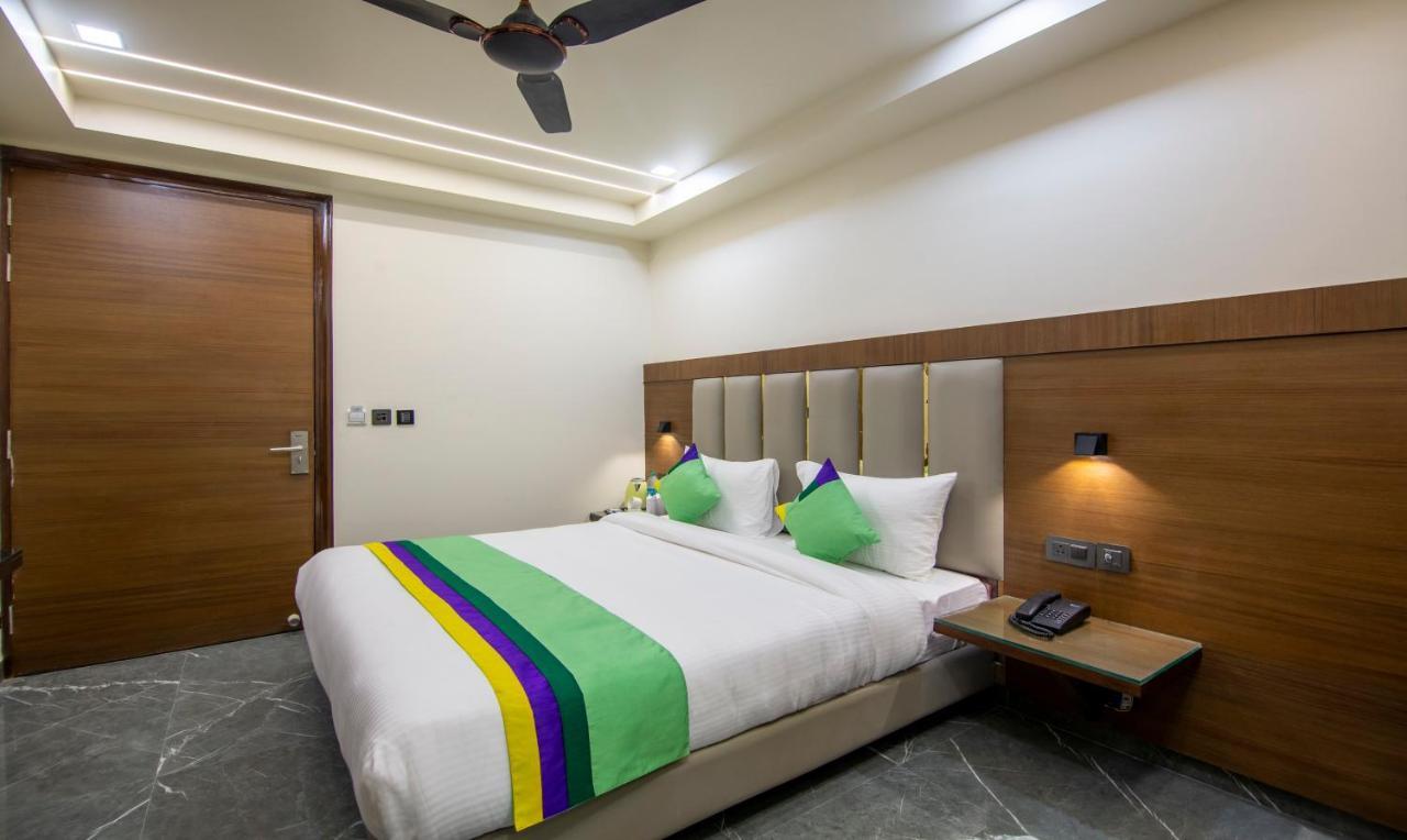Treebo Royal Comfort New Delhi Exteriör bild