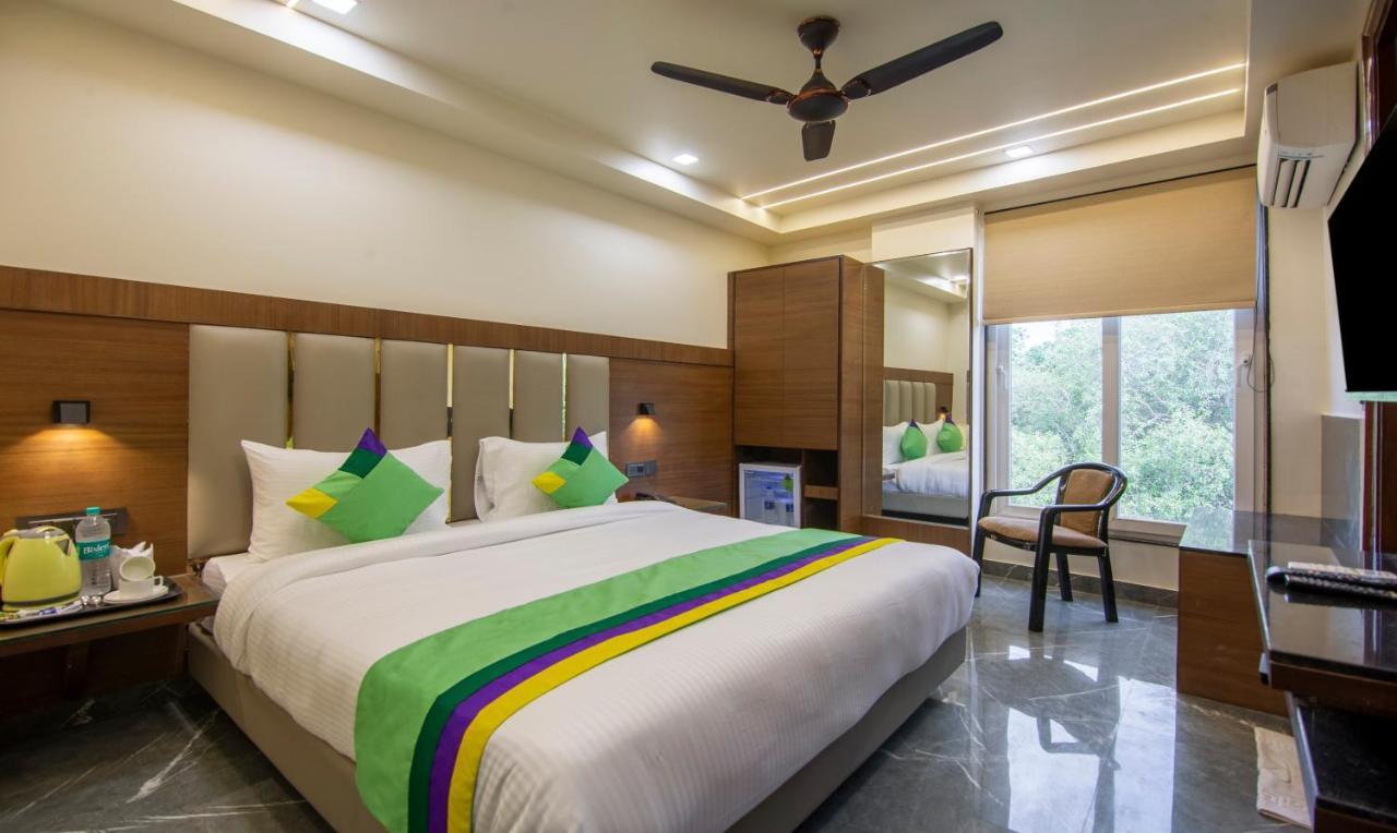 Treebo Royal Comfort New Delhi Exteriör bild