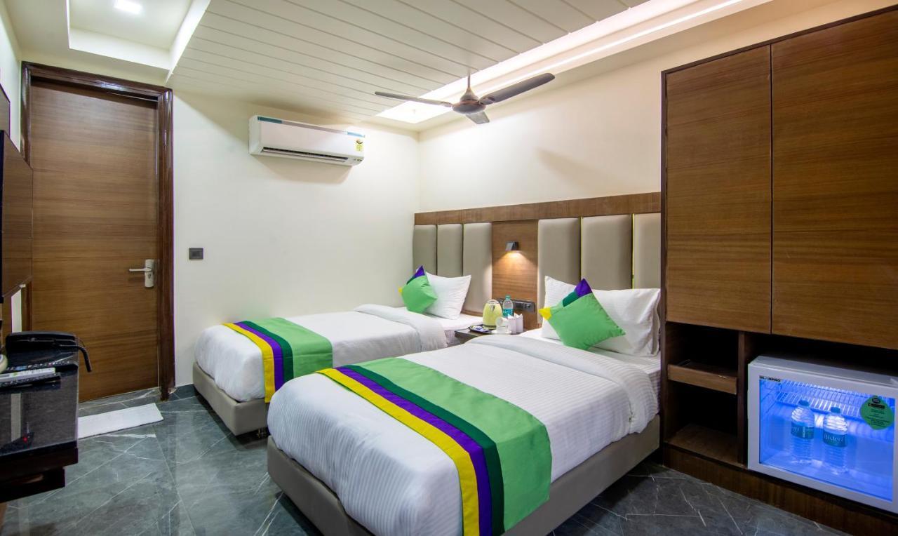 Treebo Royal Comfort New Delhi Exteriör bild